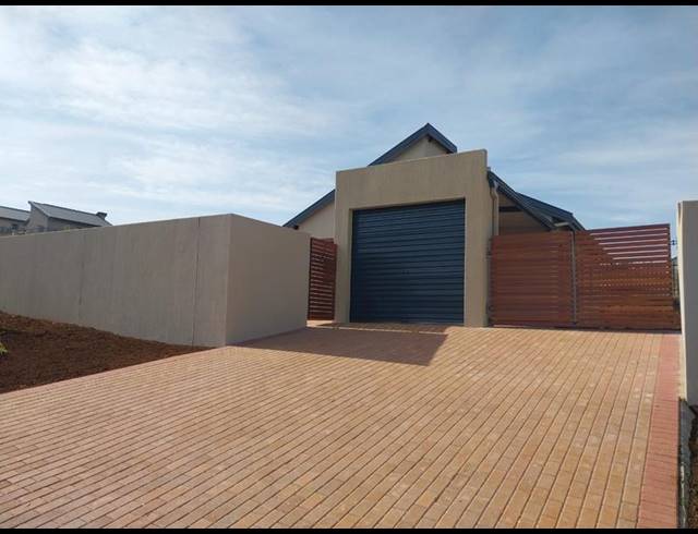 2 BEDROOM TOWNHOUSE FOR SALE IN BISHOPSTOWE